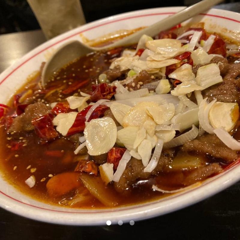 牛肉の四川風辛子煮込(大衆酒場 上海 焼き小籠包)