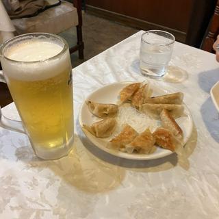 生ビール+焼き餃子(夜来香 栄本店 （いえらいしゃん）)
