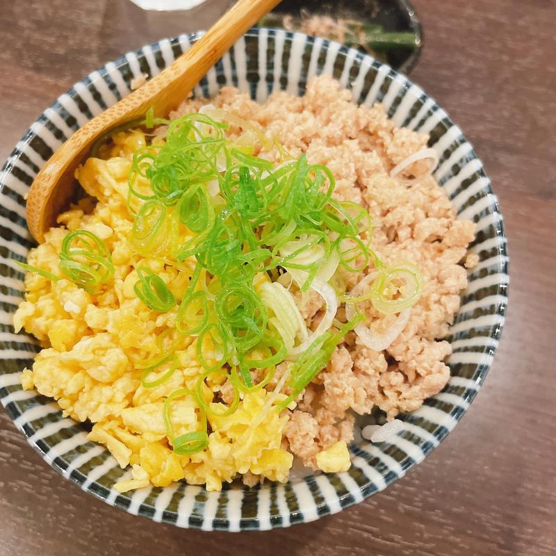 鶏そぼろ丼(らぁ麺茶屋 麺蔵)