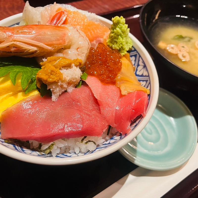 【上 築地海鮮丼】(地魚屋 浜松町店 （ヂザカナヤ）)