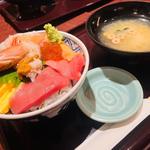 【上 築地海鮮丼】(地魚屋 浜松町店 （ヂザカナヤ）)