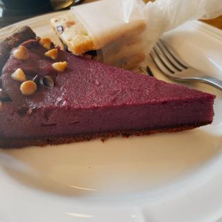 紫芋とチョコレートのパイ