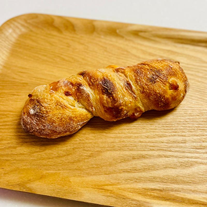 チーズとパンチェッタ(マニフィック ブーランジェリー)