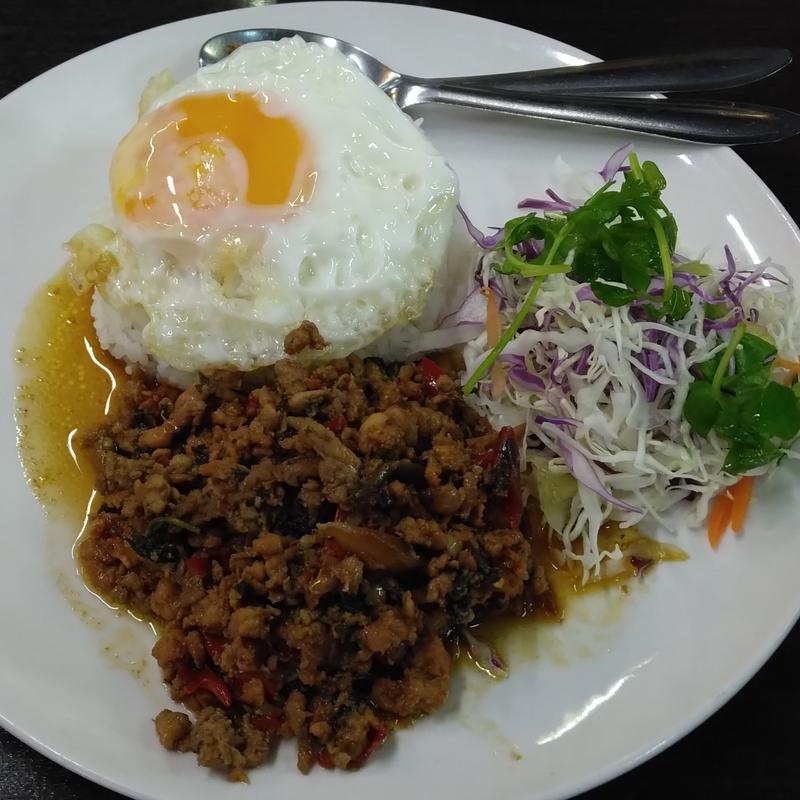 カパオカイダオー(タイ屋台料理 メーアン)