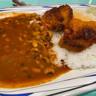 タンドリーチキンケバブとブラック豆カレー