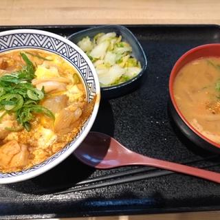 親子丼　お新香セット　とん汁変更(吉野家 大井町駅西口店 )