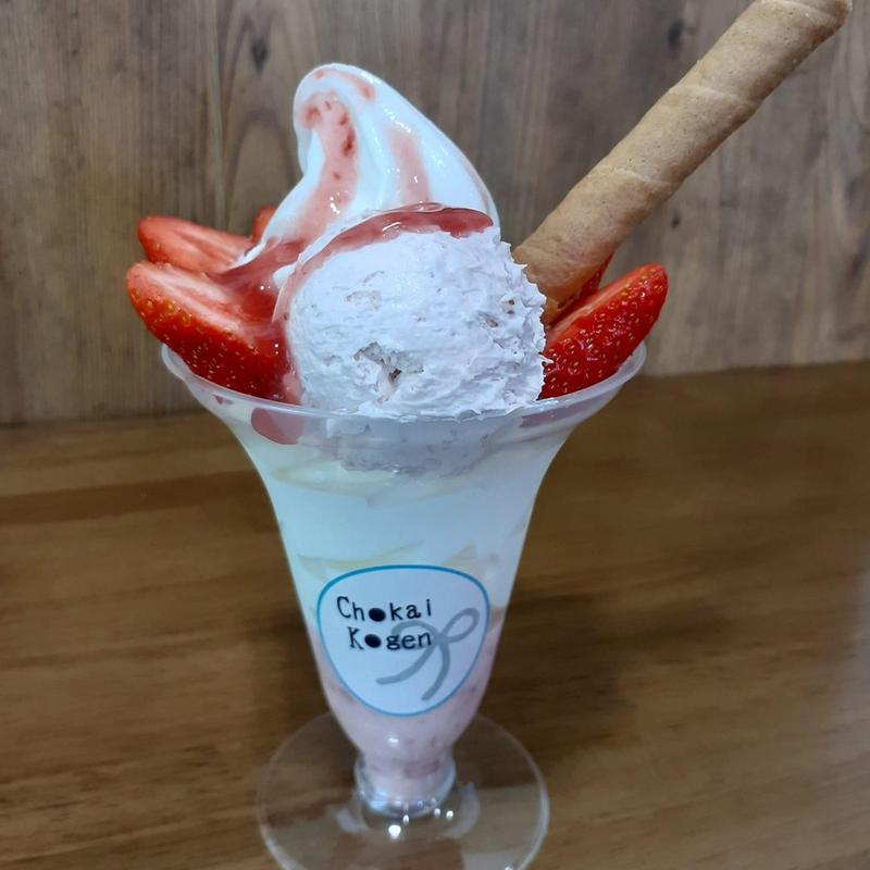 イチゴパフェ(産直たわわ)