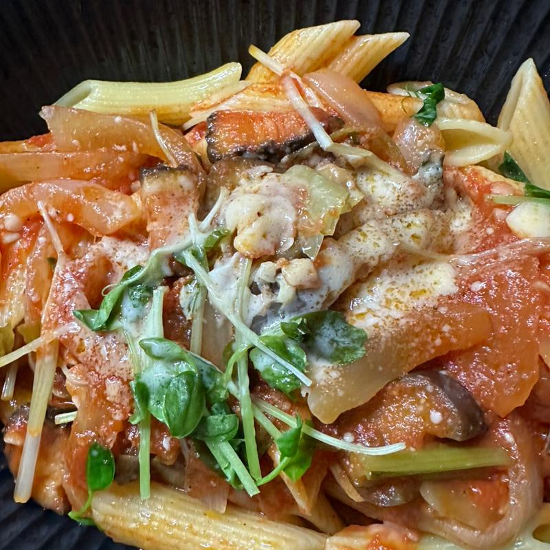 トマトとモッチャレラチーズのパスタ(里山イタリアンAJIKURA （アジクラ）)