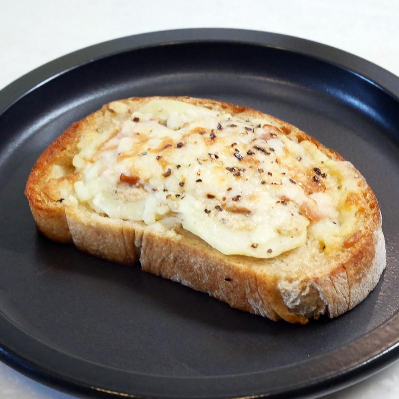 ベーコントリュフタルティーヌ(ＡＫＡＳＡＫＡ　ＢＡＫＥＲＹ　ＳＯＹＢＡ　有楽町メトロピア店)