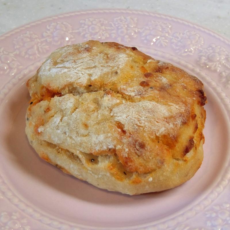 フォカッチャ　チーズ＆ブラックペッパー＆ベーコン(Ｔｈｉｎｋ)