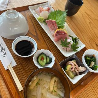 刺身定食＋羽釜ご飯(海の見えるごはん屋)