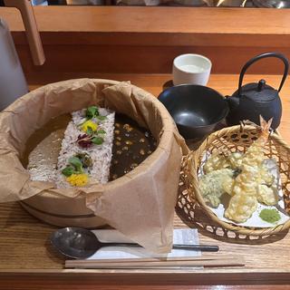 スパイスカレー天ぷら盛合せ付(curry & tempura koisus)
