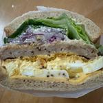 粗挽きメンチカツとシーザーサラダ(パークサウスサンドイッチ)