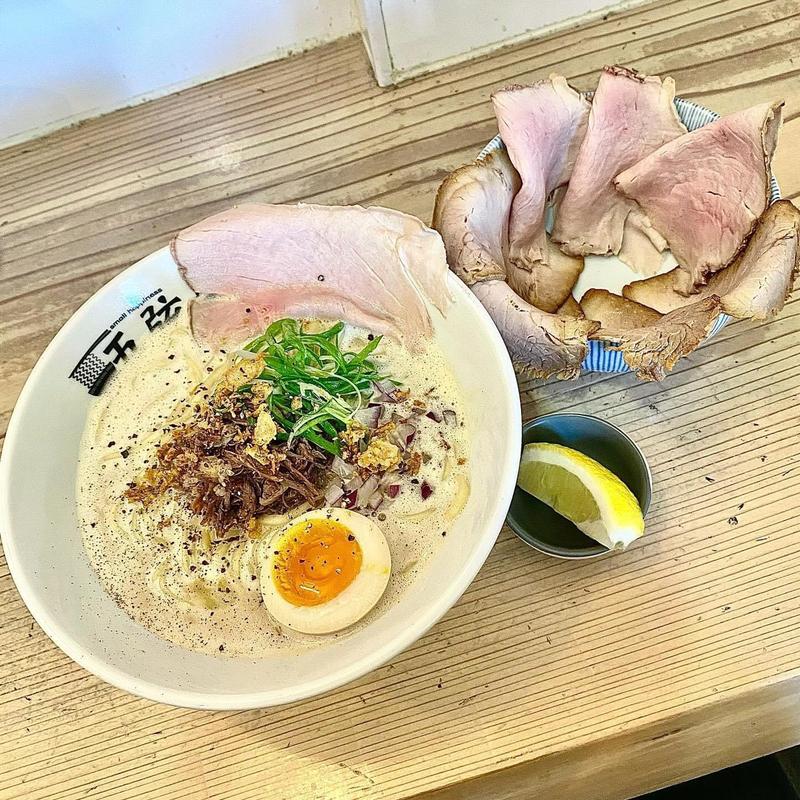 濃厚牛テール白湯 トリュフオイル仕立て(五弦屋)