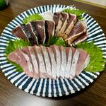 刺身盛り合わせ(鰹のたたき、ぶり)(ベルクス 東墨田店)