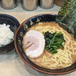 ラーメン中ライスおかわ無料