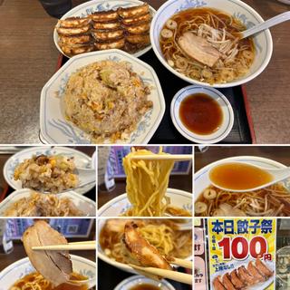 チャーハンとおともラーメンと餃子w(福しん 大久保駅前店 )