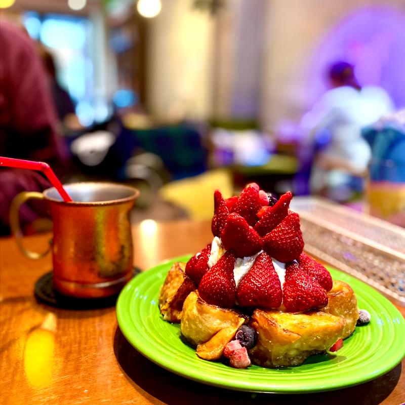 イチゴだけ乗っけたフレンチトースト(チンクエチェント )