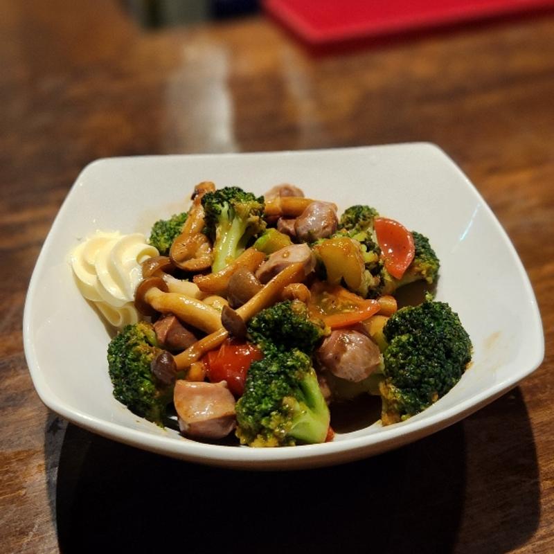 ズリとブロッコリーのバター醤油炒め(Soul K)