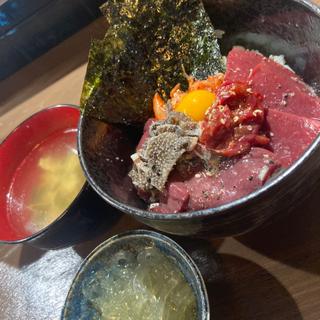 牛刺し丼(焼肉と博多鍋 寛)