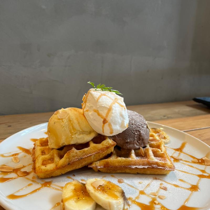 キャラメルバナナワッフル(NANAIRO Eat at Home)