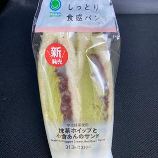 抹茶ホイップと小倉あんのサンド