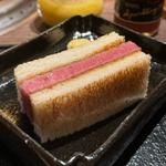 肉の神様に捧げるシャトーブリアンカツサンド(ヤキニク旭)