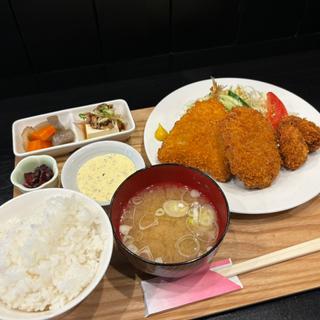 ミックスフライ定食(居酒屋 なっちゃん)