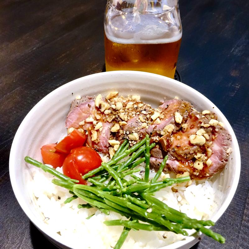 ローストビーフ丼(ACT cafe)