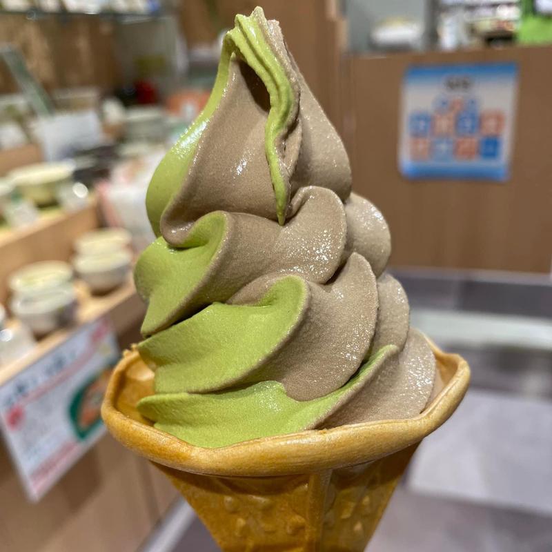 抹茶&ほうじ茶ミックスソフトクリーム(お茶の森山園 イオンスタイル松江店)