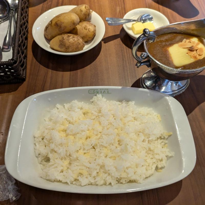 ビーフカレー+チーズのせトッピング(ガヴィアル )