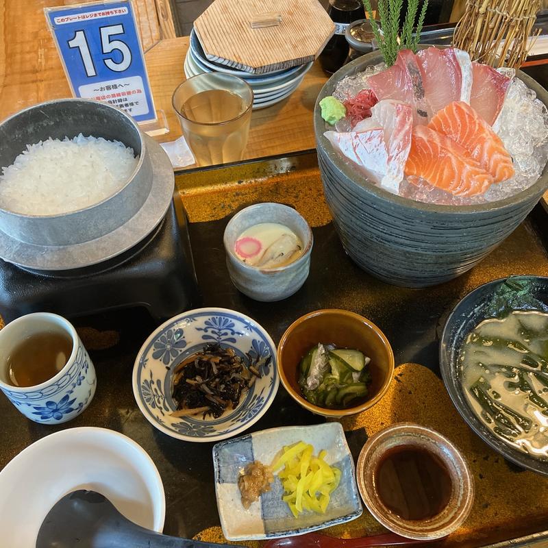 刺身盛り合わせ定食(活魚 漁ま （カツギョ リョウマ）)