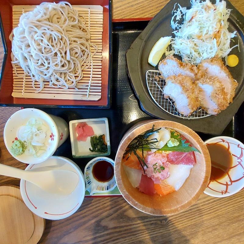海鮮丼ひれかつ膳(天竜そば こたけ庵)