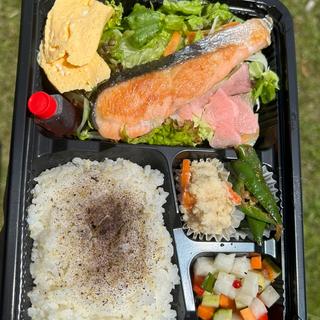 セレクト弁当（塩鮭）(ヘルシーごはん＆カフェ遊)