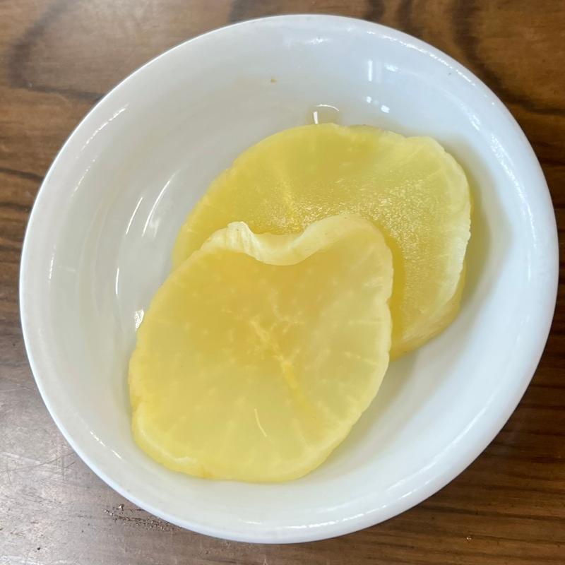 めしに付く漬物(びっくりや)