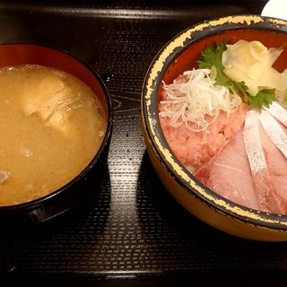 ぶりとネギとろ丼