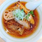 鶏醤油ラーメン+鶏チャーシュー(小さな野はらの木の下で)