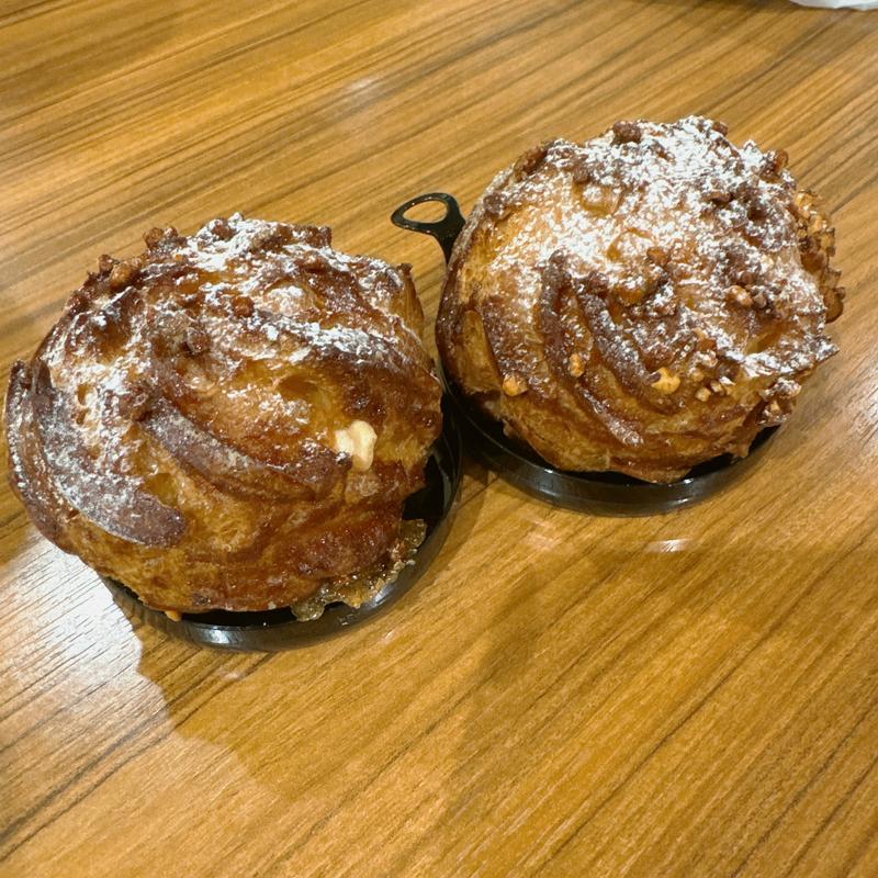 シュークリーム(スイーツショップ パティシエ・ラボ)