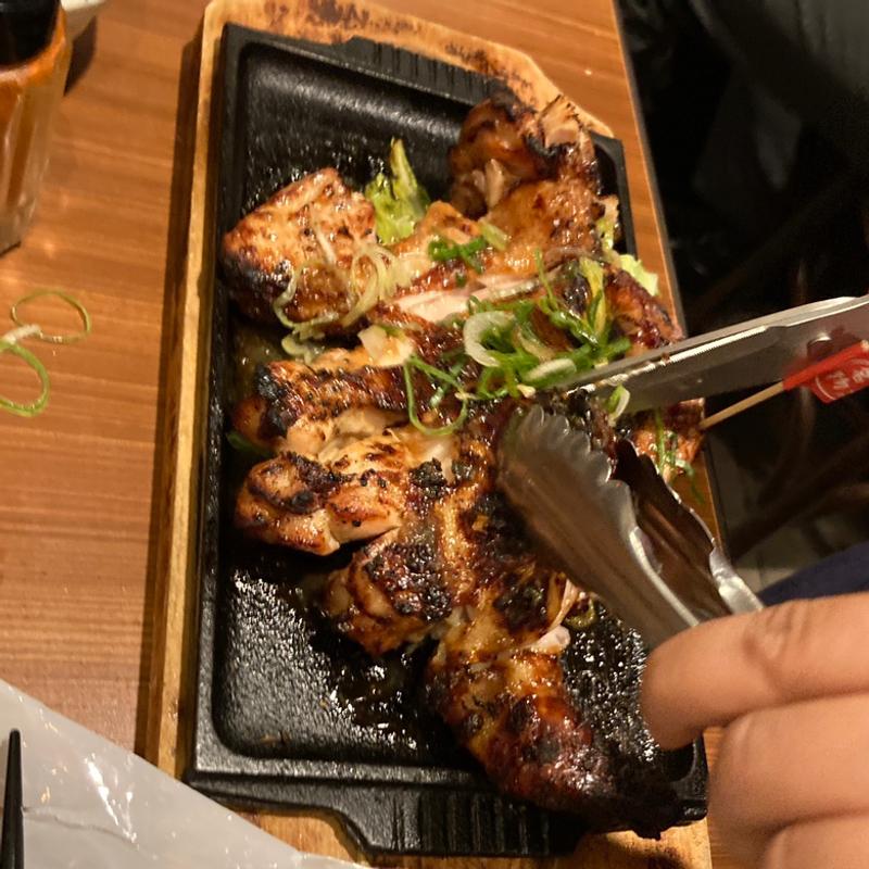 骨付きモモ一本グローブ焼きガーリック(ミライザカ 神楽坂店)