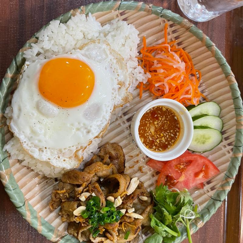 豚焼き肉と目玉焼きライス(牧志３丁目２−４３)