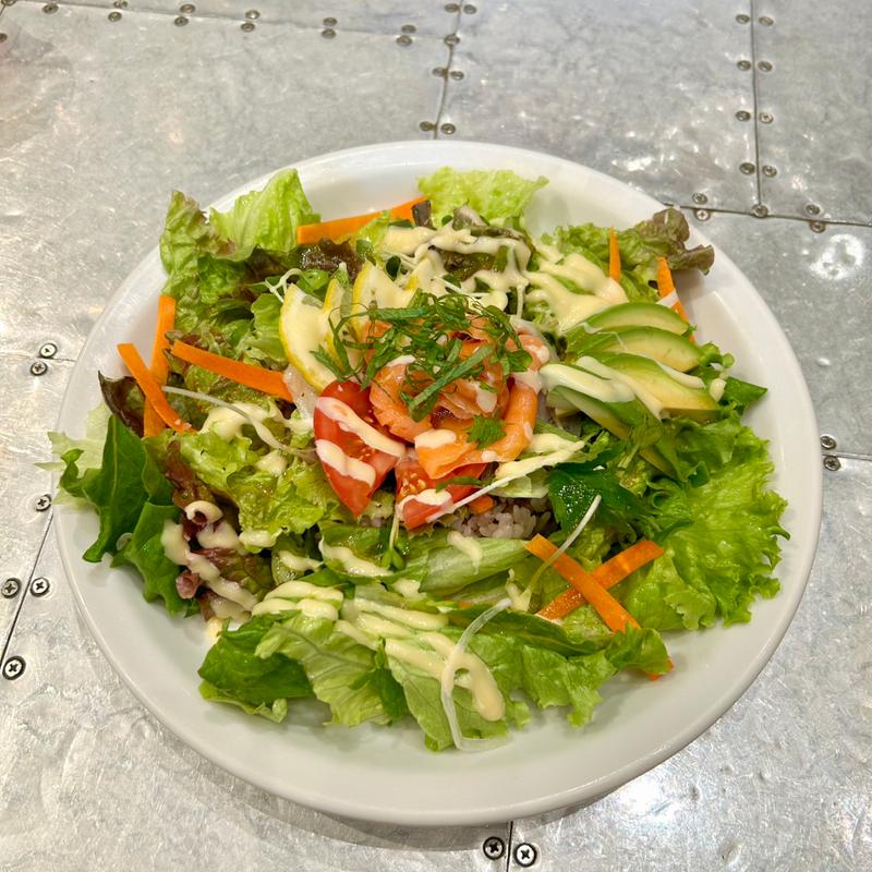 サラダライスプレート～サーモン＆アボカド～ランチ(MELLOW BROWN COFFEE さいたま新都心店)