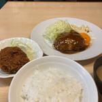 黒毛和牛のハンバーグとミニメンチカツ(洋食 UCHOUTEN)
