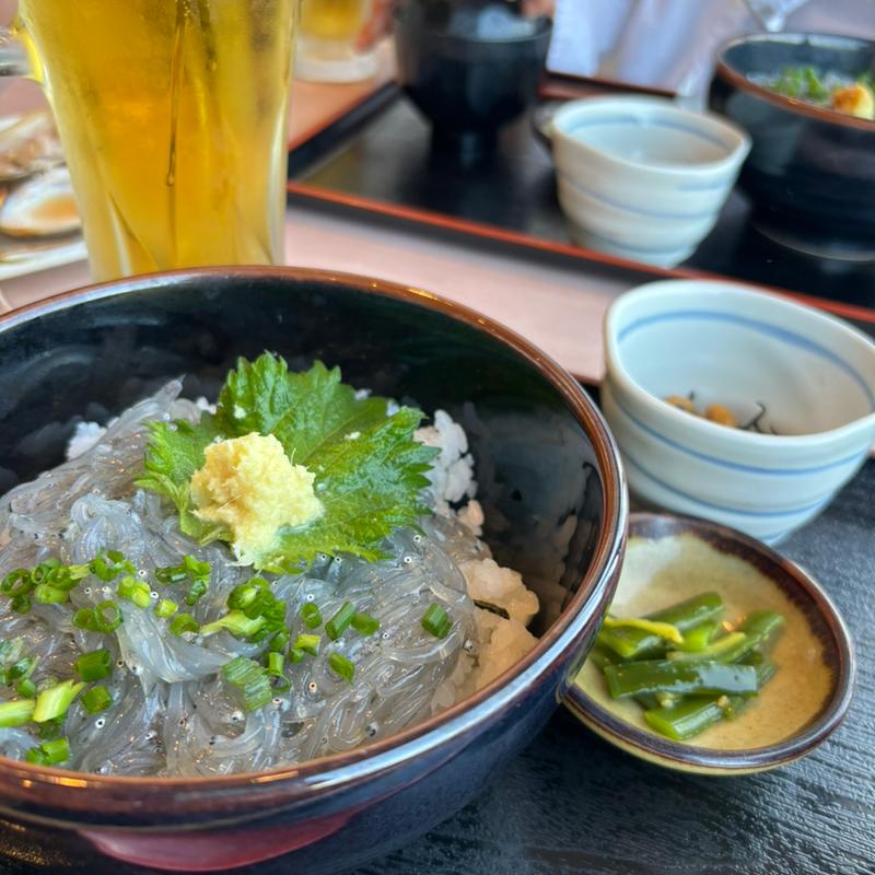 生しらす丼(貝作)