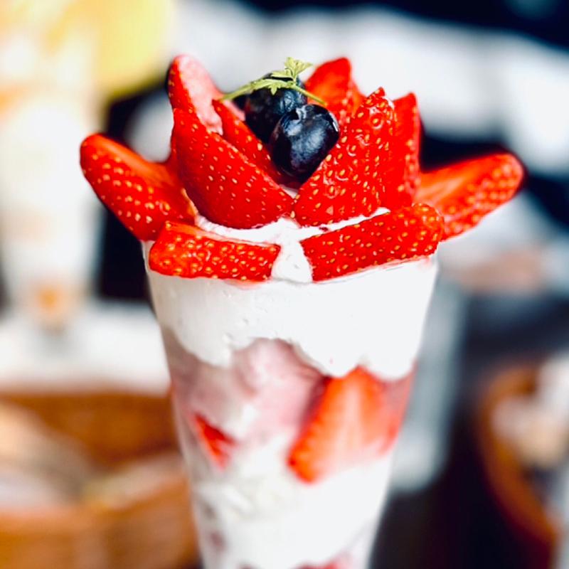 いちごパフェ(いちご ICHIJYU FRUIT CAFE)
