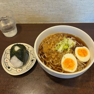 たぬきそば　ゆで玉子　おにぎり(そば滝)