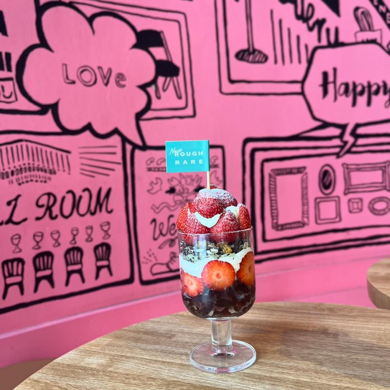 苺のボンボンパフェ(ニューラフレア)