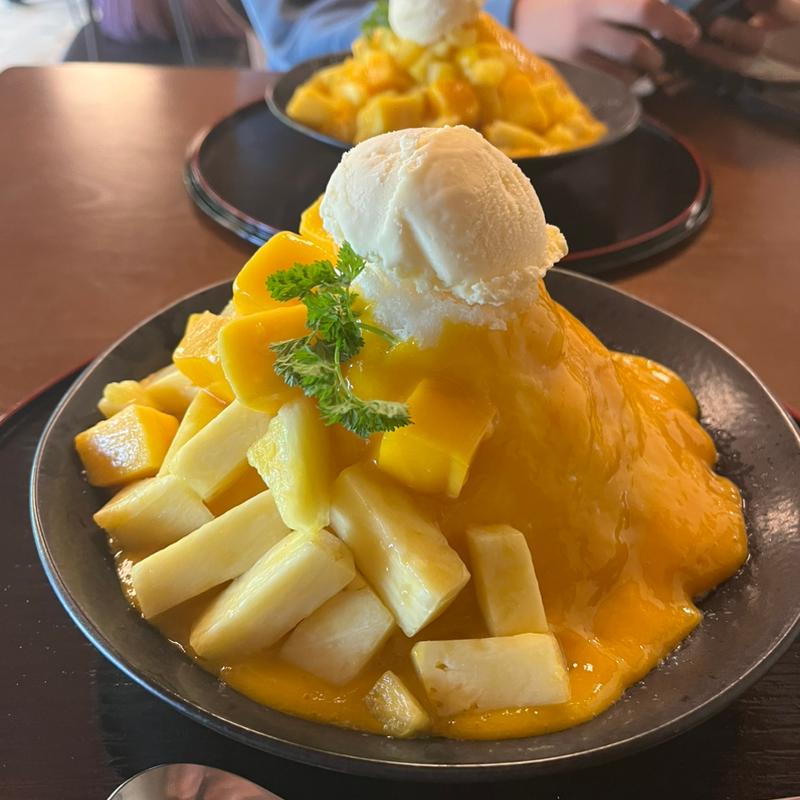 完熟マンゴーパインのかき氷(まよい焼でんちゃん )