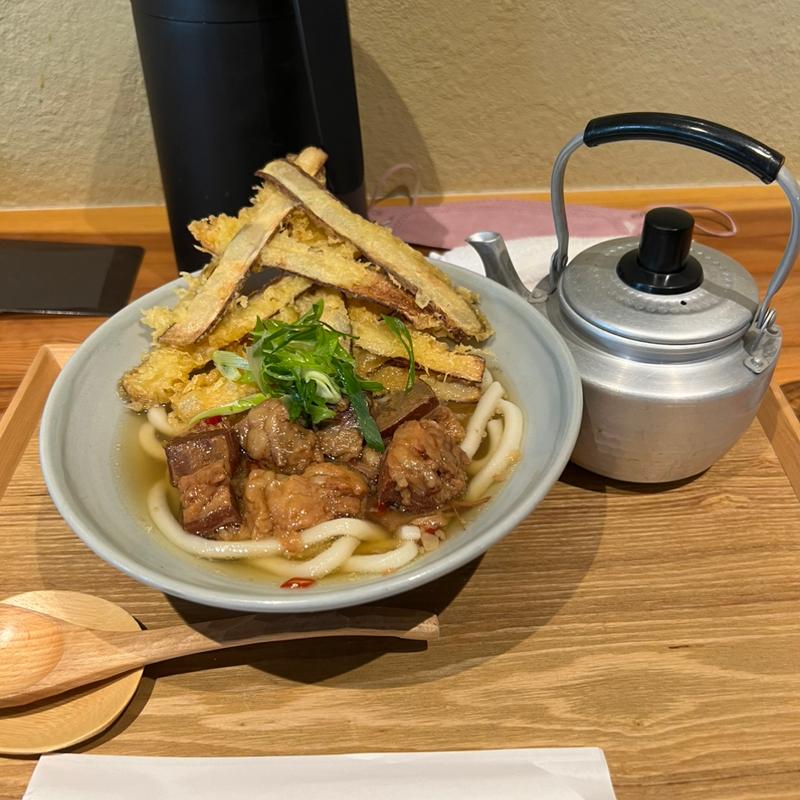 和牛肉のごぼう天うどん(峰のうどん)