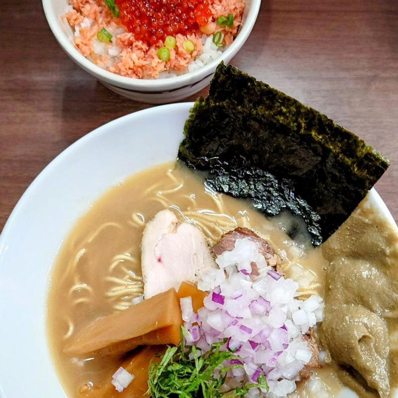濃厚カニ味噌ラーメン イクラと鮭のご飯(煮干し中華そば 山形屋)