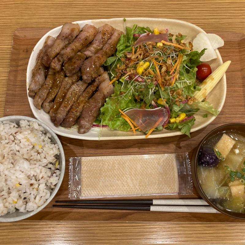 ニンニクソースのトンテキ(食堂RINO)